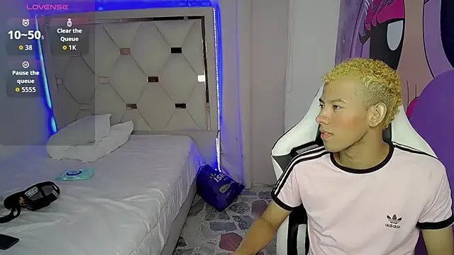 Exotic_twinks_'s avatar