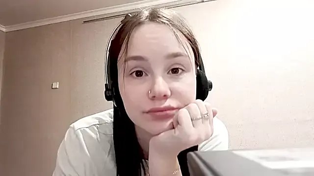 RomanceEncore's avatar